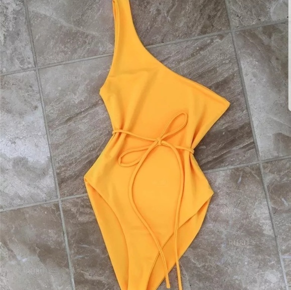 Bathing suits - Picture 2 of 3